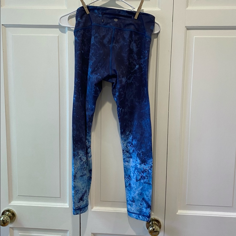 Lululemon Cropped Water print Leggings